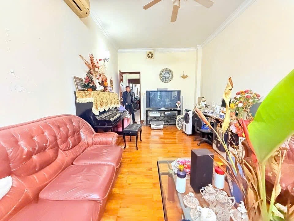 Bán nhà Huỳnh Thúc Kháng - diện tích 80.3m2 5 tầng - Ô tô tránh - giá 37 tỷ