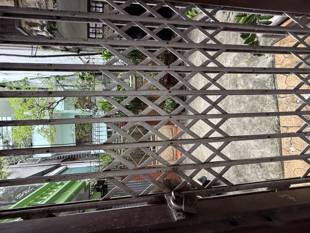 Bán nhà Huỳnh Thúc Kháng - diện tích 80.3m2 5 tầng - Ô tô tránh - giá 37 tỷ