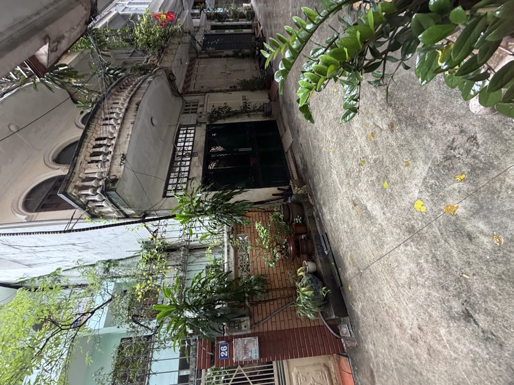 Bán nhà Huỳnh Thúc Kháng - diện tích 80.3m2 5 tầng - Ô tô tránh - giá 37 tỷ