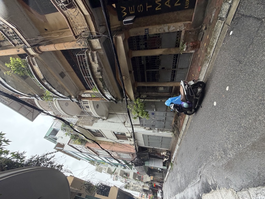 Bán nhà Huỳnh Thúc Kháng - diện tích 80.3m2 5 tầng - Ô tô tránh - giá 37 tỷ