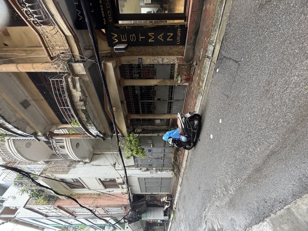 Bán nhà Huỳnh Thúc Kháng - diện tích 80.3m2 5 tầng - Ô tô tránh - giá 37 tỷ