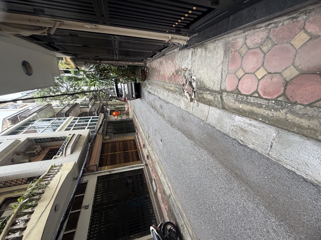 Bán nhà Huỳnh Thúc Kháng - diện tích 80.3m2 5 tầng - Ô tô tránh - giá 37 tỷ