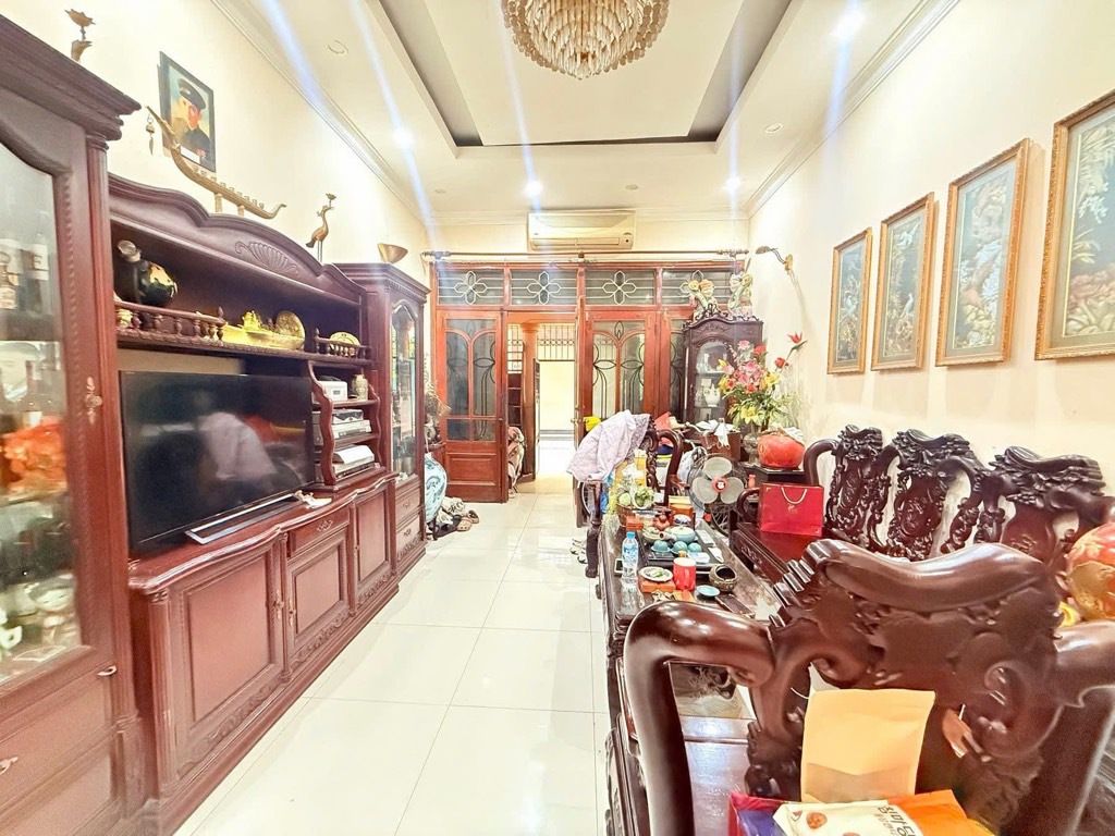 Bán nhà Huỳnh Thúc Kháng - diện tích 80.3m2 5 tầng - Ô tô tránh - giá 37 tỷ