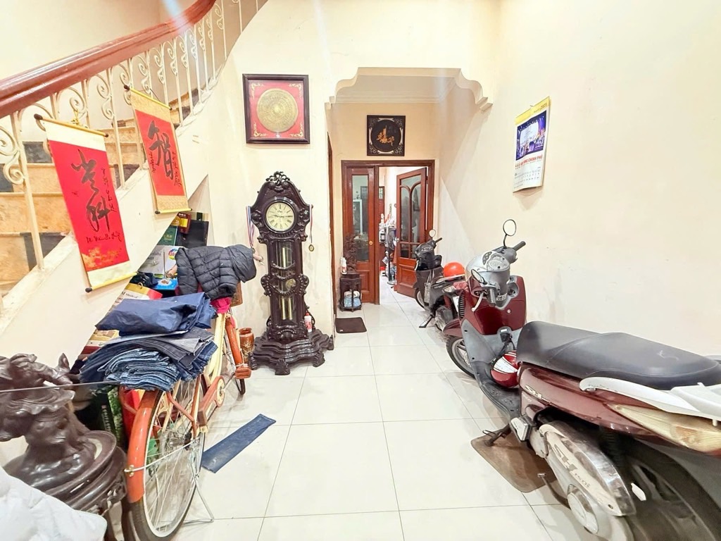 Bán nhà Huỳnh Thúc Kháng - diện tích 80.3m2 5 tầng - Ô tô tránh - giá 37 tỷ