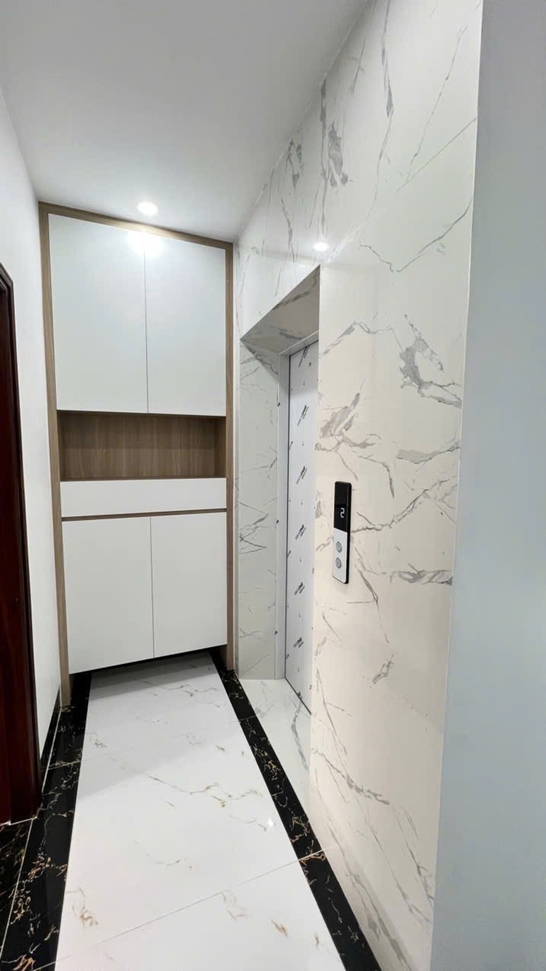 Bán nhà Ngọc Hồi - diện tích 50m2 7 tầng - Gara ô tô - giá 23,5 tỷ