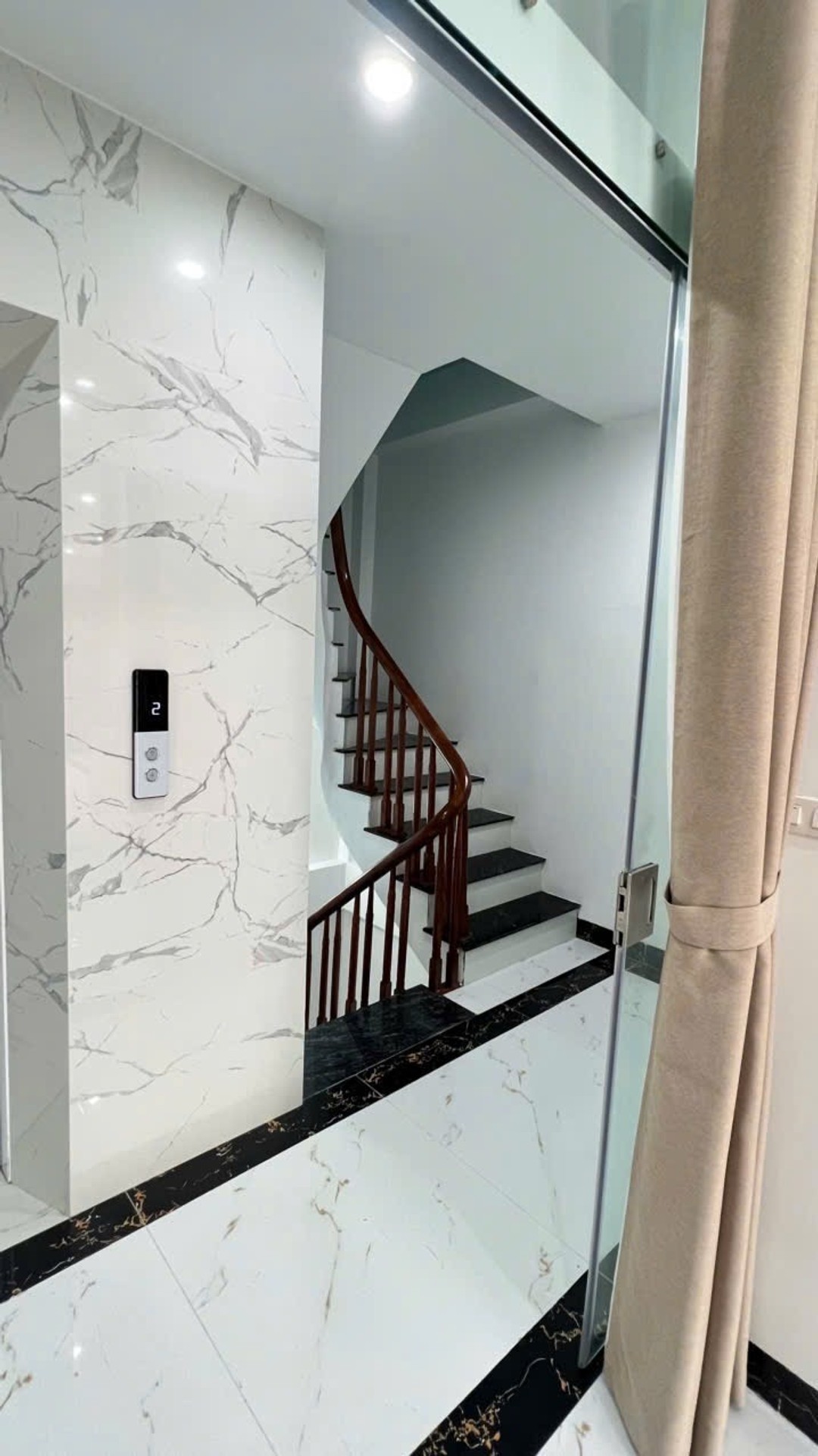 Bán nhà Ngọc Hồi - diện tích 50m2 7 tầng - Gara ô tô - giá 23,5 tỷ