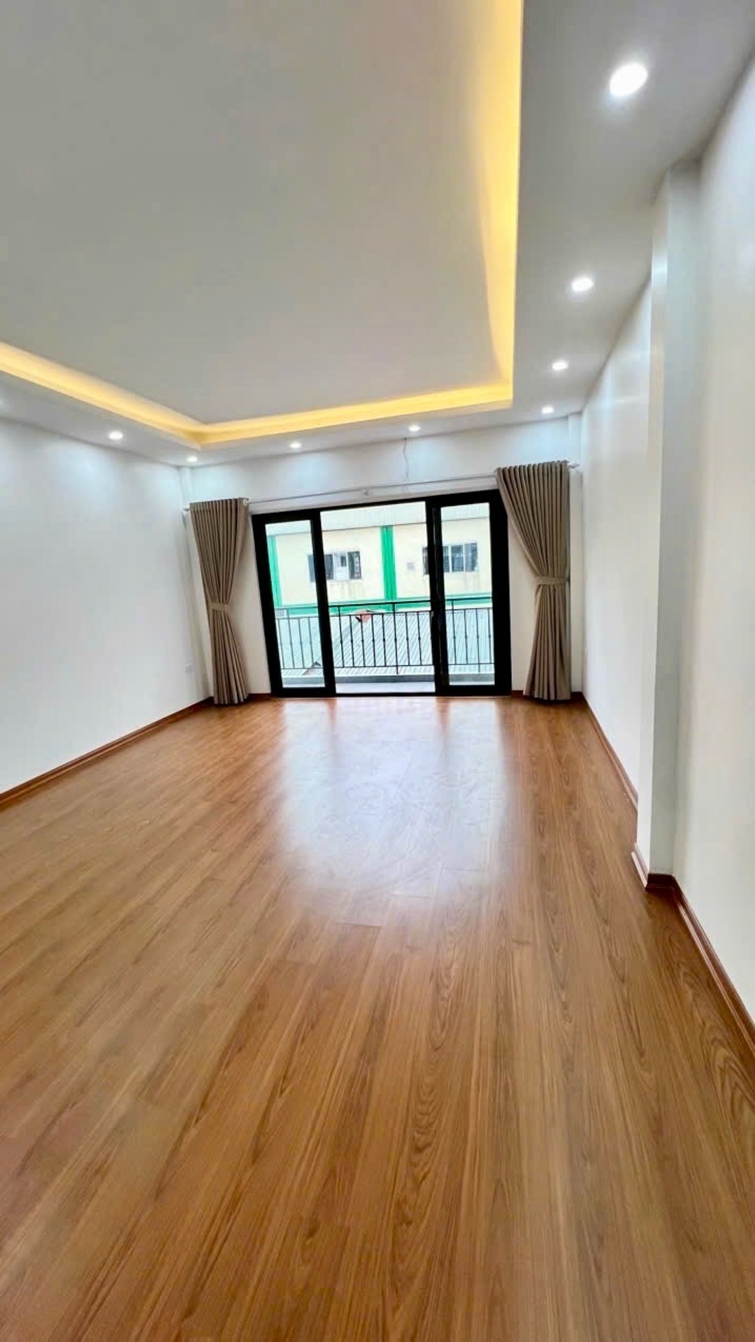 Bán nhà Ngọc Hồi - diện tích 50m2 7 tầng - Gara ô tô - giá 23,5 tỷ