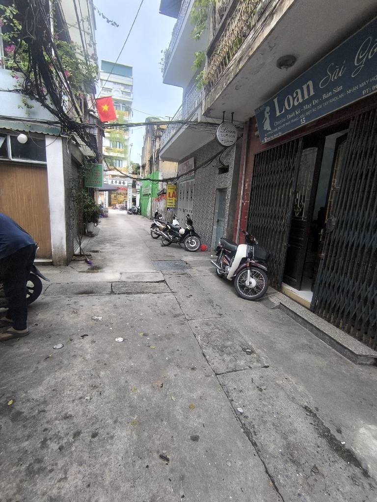 Bán nhà Đình Đại - diện tích 16m2 3 tầng - ô tô đỗ cửa - giá 5,9 tỷ