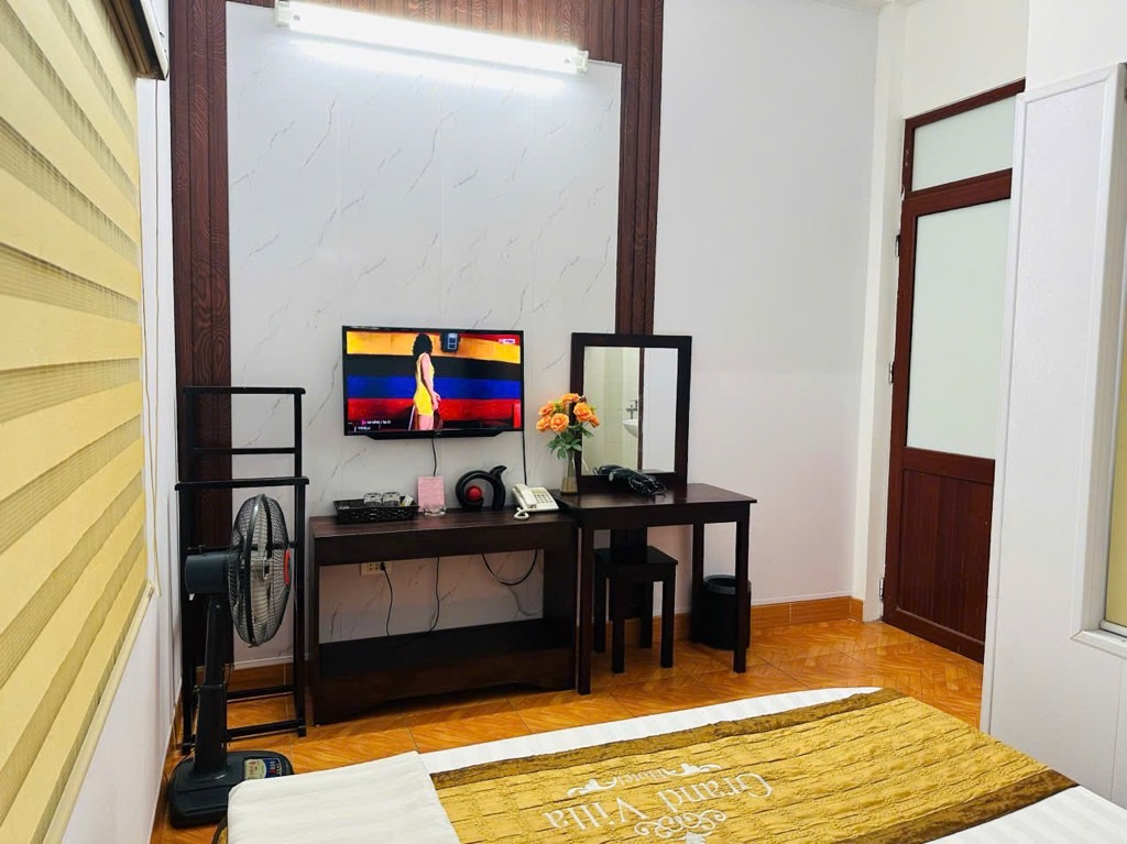 Bán nhà Hoàng Ngân - diện tích 50m2 5 tầng - ô tô tránh - giá 12,5 tỷ