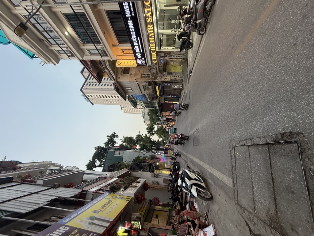 Bán nhà Trương Định - diện tích 536.6m2 1 tầng - Mặt phố - giá 80,4 tỷ