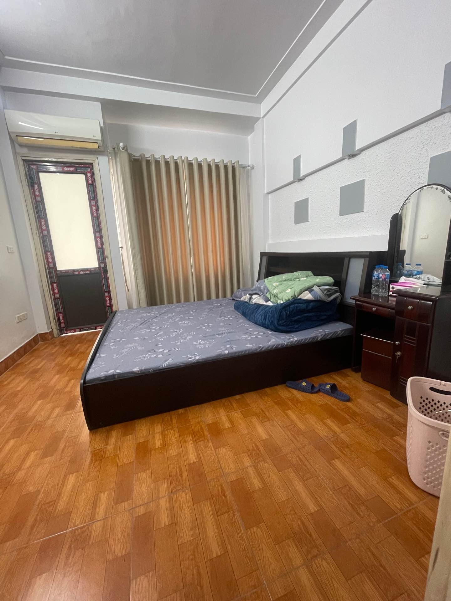 Bán nhà Lĩnh Nam - diện tích 30m2 4 tầng - Ô TÔ QUA NHÀ - giá 9,2 tỷ