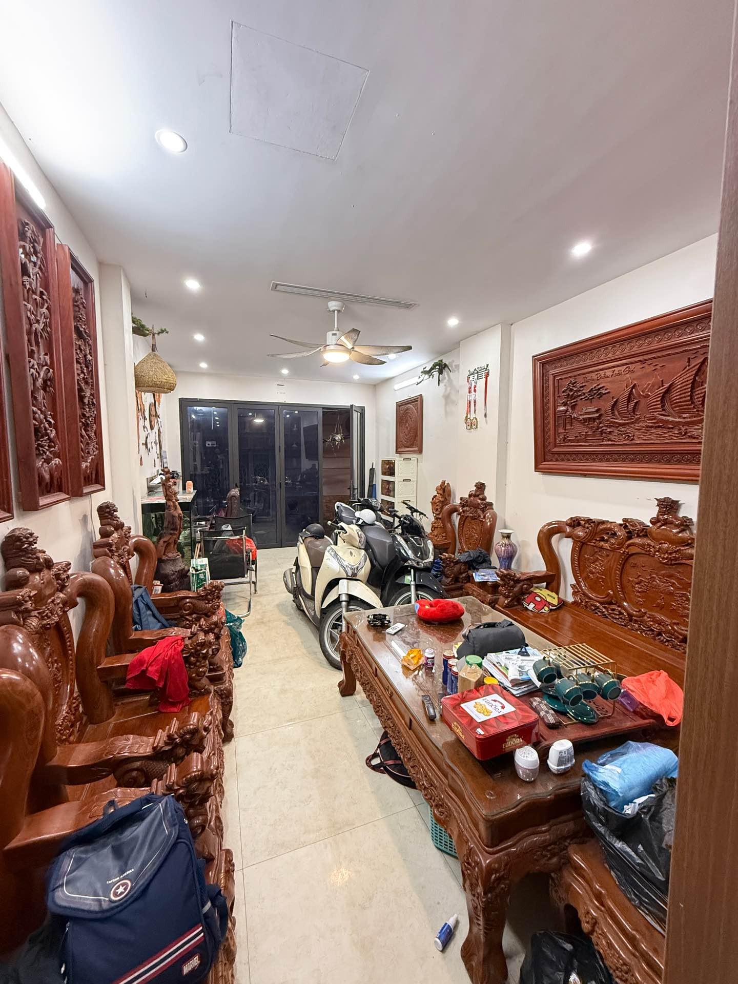 Bán nhà Giáp Bát - diện tích 60m2 4 tầng - Ô tô đỗ cửa - giá 15,5 tỷ