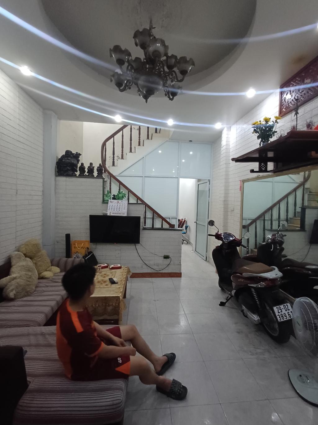 Bán nhà Tân Lạc - diện tích 49m2 4 tầng - Sổ đỏ chính chủ - giá 8,6 tỷ