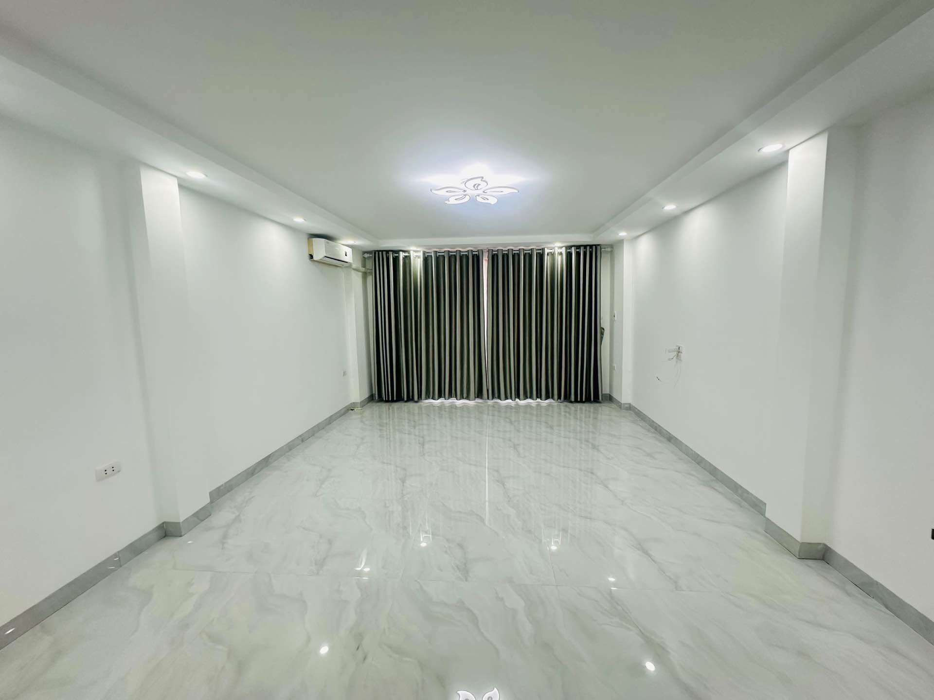 Bán nhà Tam Trinh - diện tích 33m2 6 tầng - Nhà đẹp thang máy - giá 12 tỷ