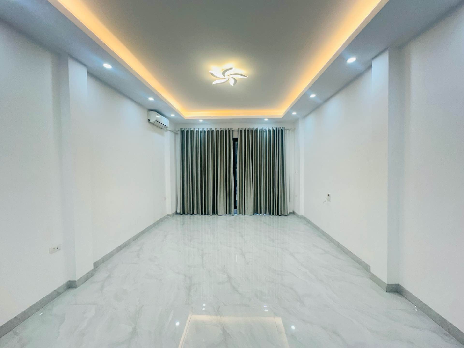 Bán nhà Tam Trinh - diện tích 33m2 6 tầng - Nhà đẹp thang máy - giá 12 tỷ