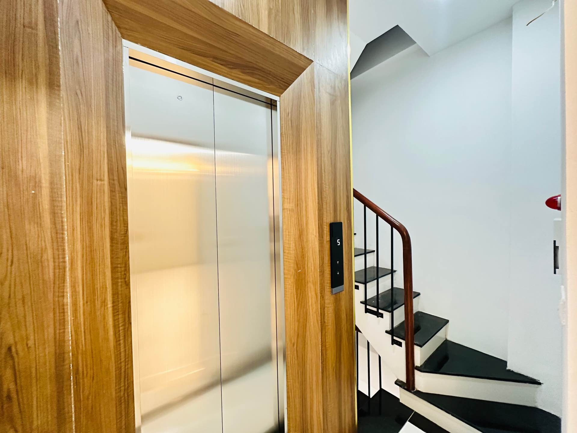 Bán nhà Tam Trinh - diện tích 33m2 6 tầng - Nhà đẹp thang máy - giá 12 tỷ