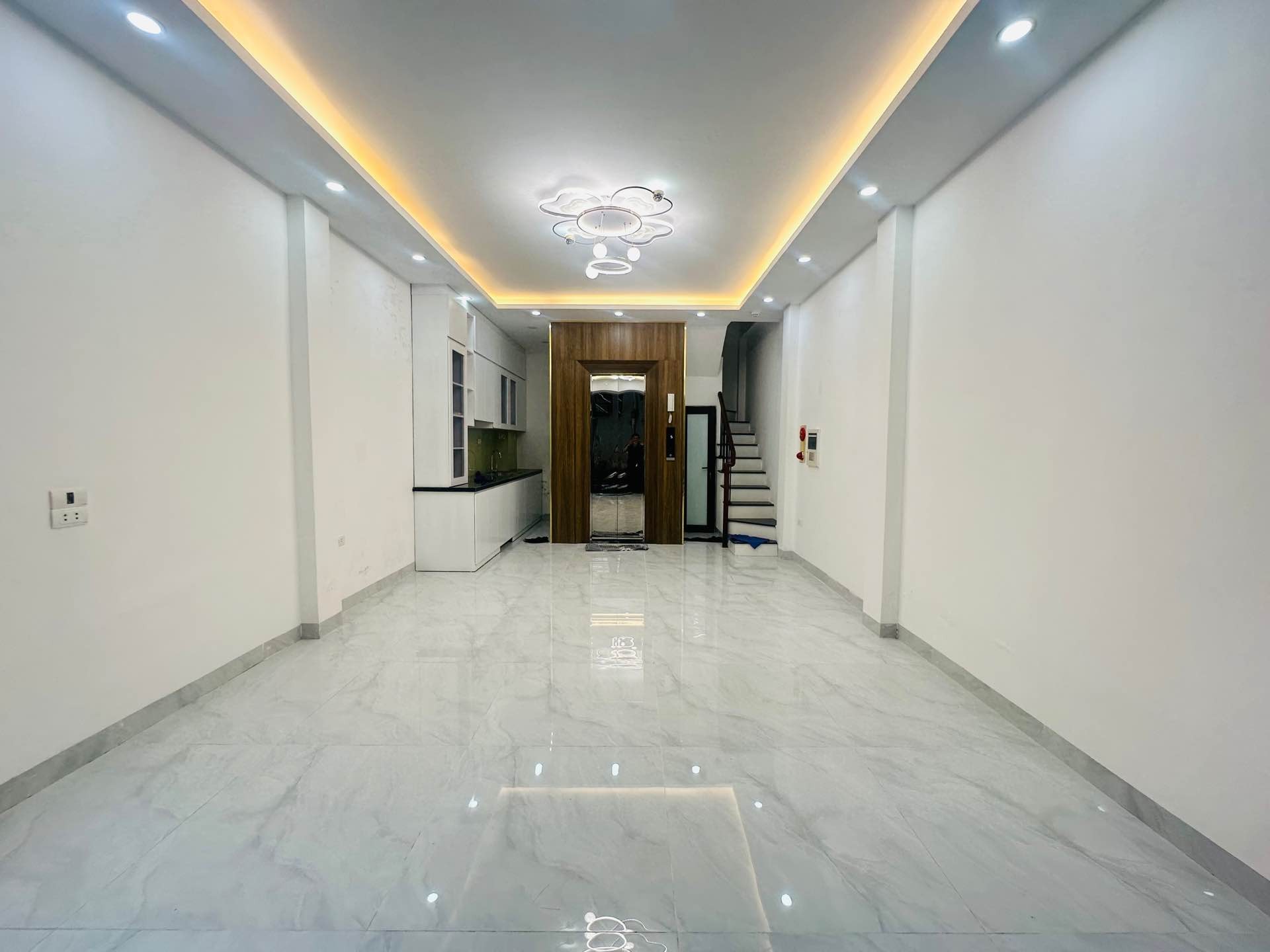 Bán nhà Tam Trinh - diện tích 33m2 6 tầng - Nhà đẹp thang máy - giá 12 tỷ