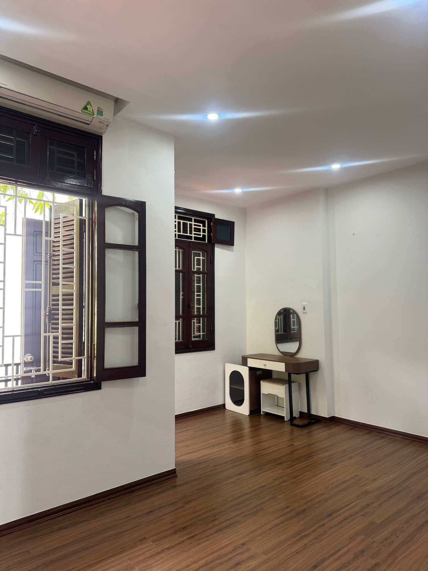 Bán nhà Lương Khánh Thiện - diện tích 54m2 5 tầng - Nhà mới, thoáng trước sau - giá 15,4 tỷ