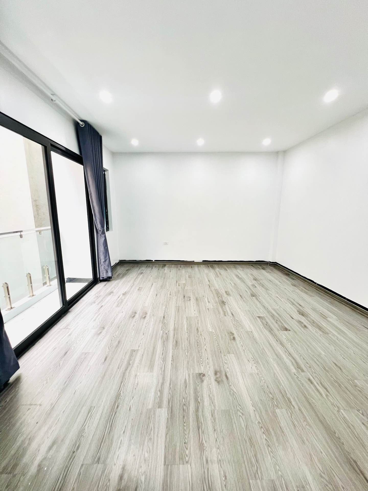 Bán nhà Tam Trinh - diện tích 35m2 6 tầng - Ngõ nông gần phố - giá 8,3 tỷ
