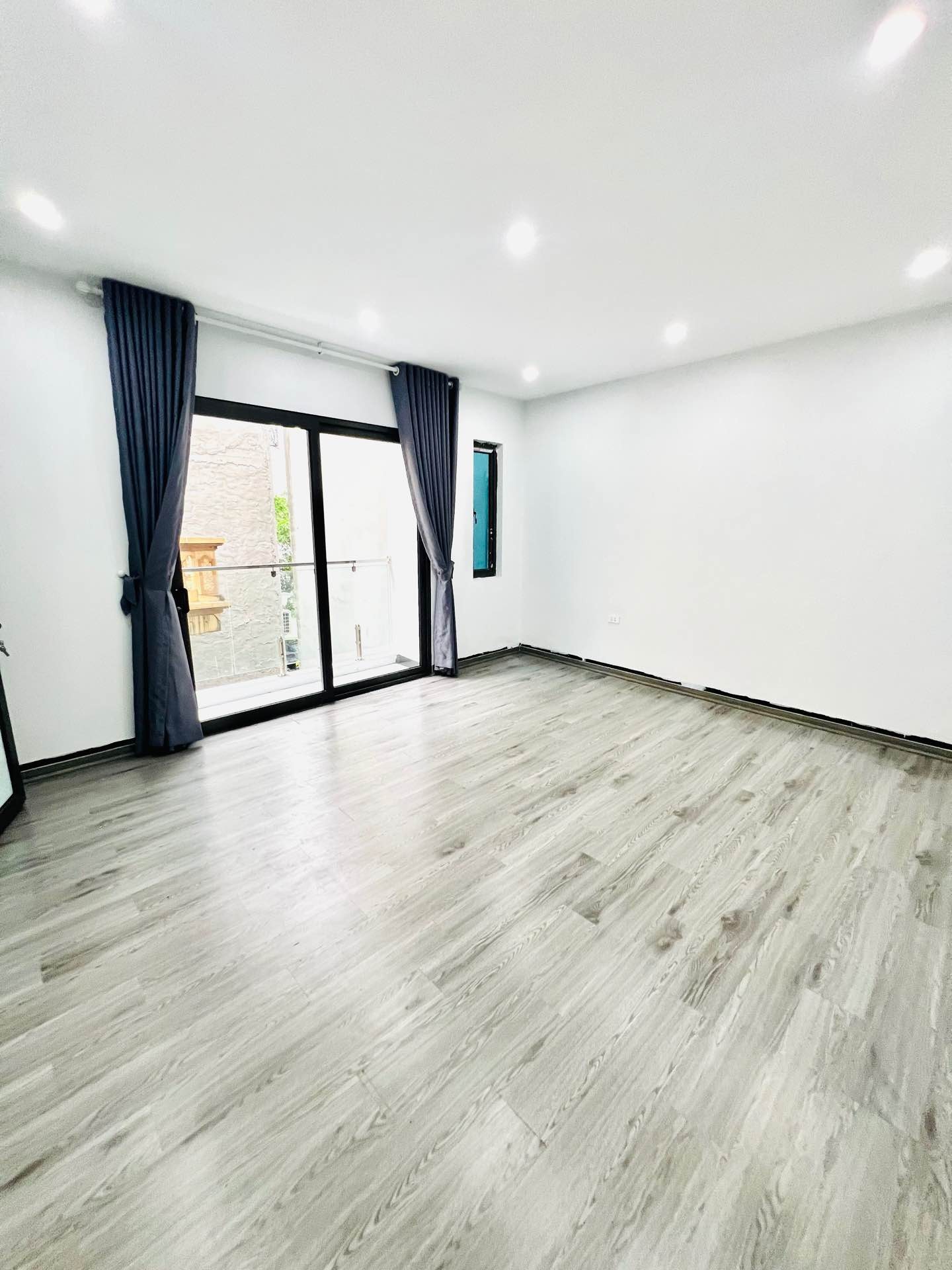 Bán nhà Tam Trinh - diện tích 35m2 6 tầng - Ngõ nông gần phố - giá 8,3 tỷ
