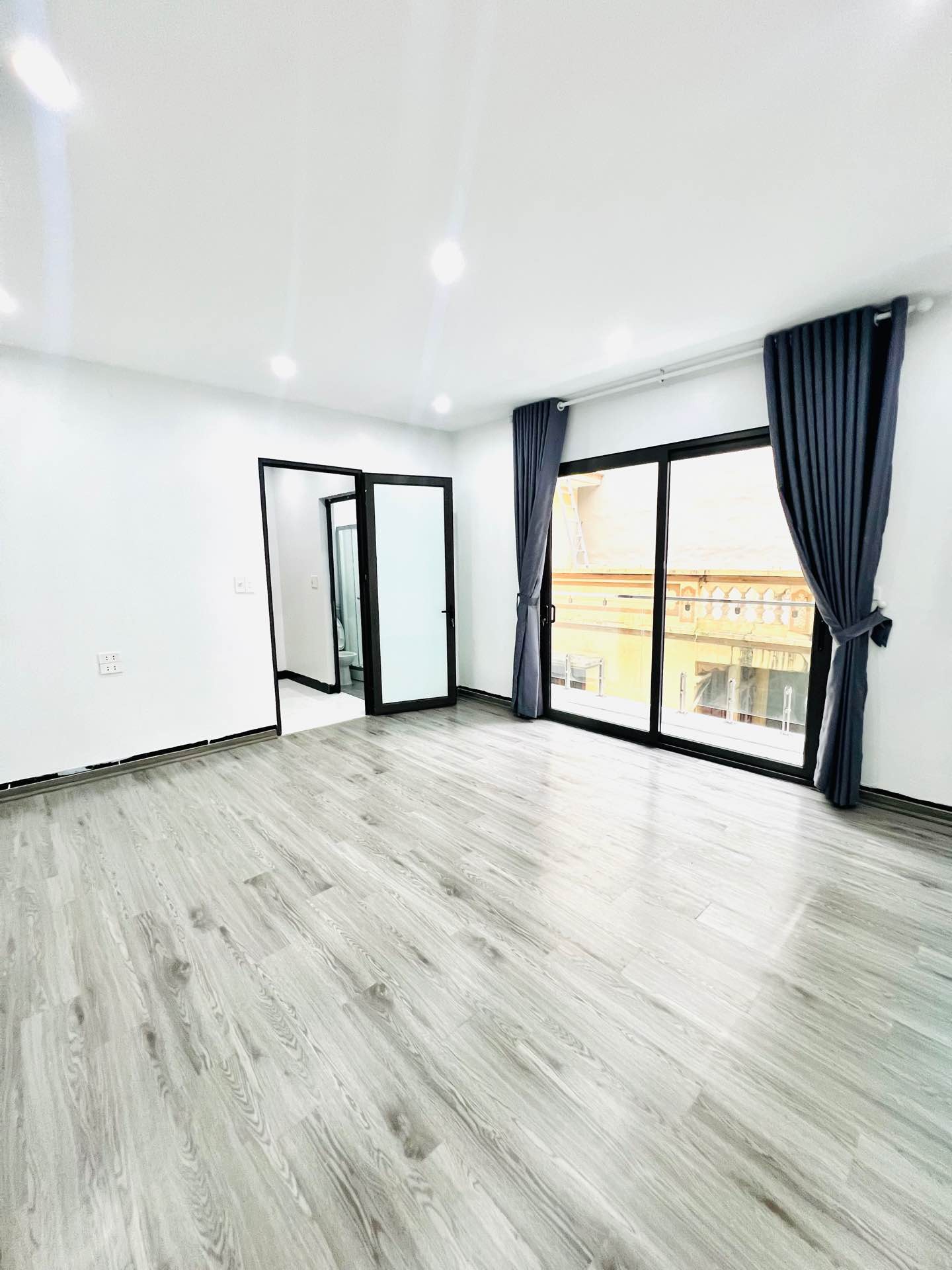 Bán nhà Tam Trinh - diện tích 35m2 6 tầng - Ngõ nông gần phố - giá 8,3 tỷ