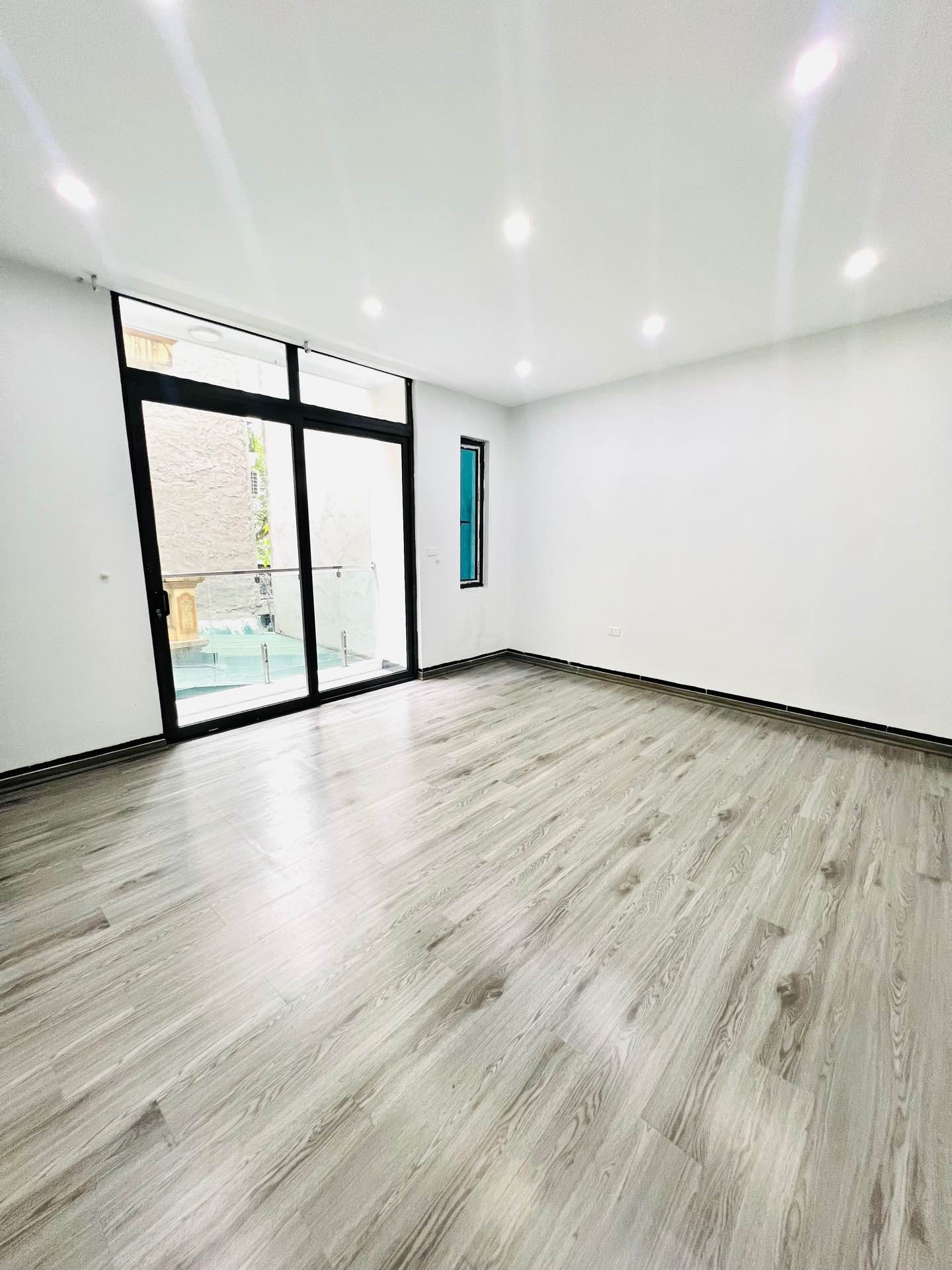 Bán nhà Tam Trinh - diện tích 35m2 6 tầng - Ngõ nông gần phố - giá 8,3 tỷ