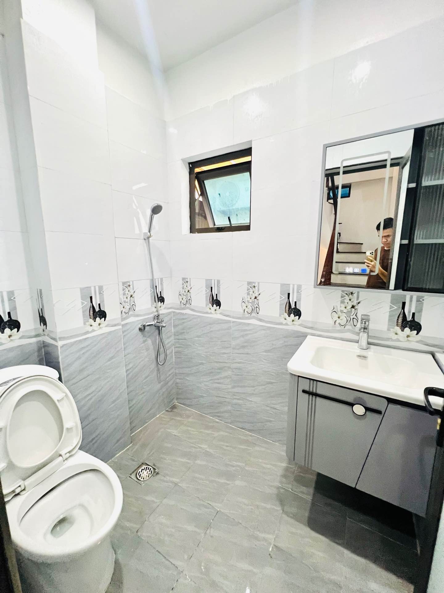 Bán nhà Tam Trinh - diện tích 35m2 6 tầng - Ngõ nông gần phố - giá 8,3 tỷ