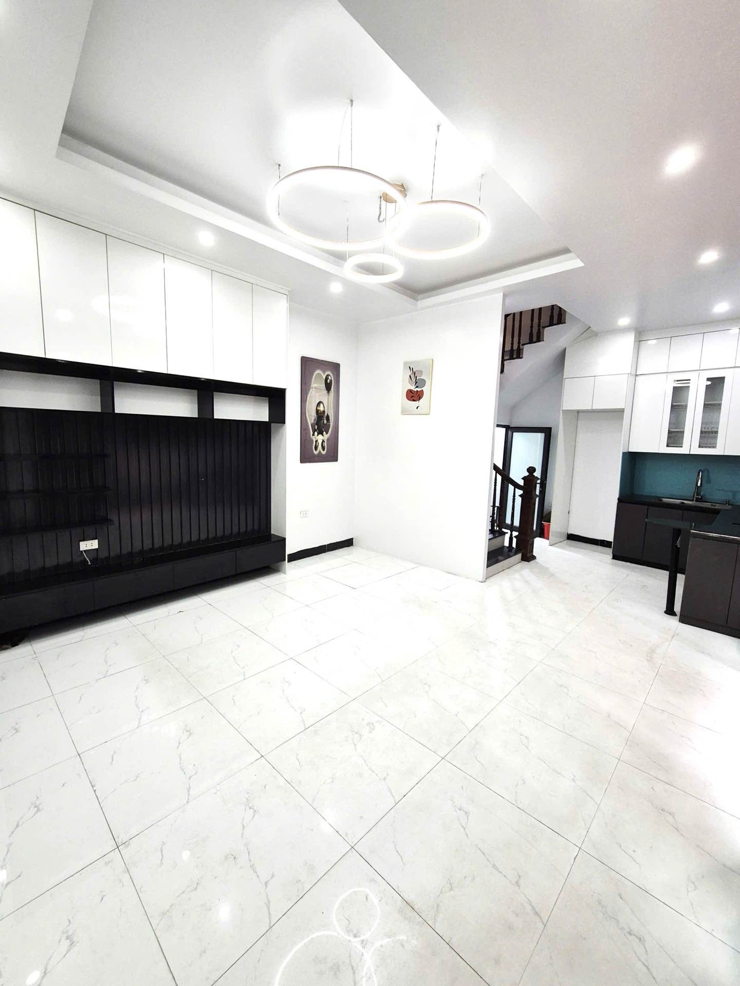 Bán nhà Tam Trinh - diện tích 35m2 6 tầng - Ngõ nông gần phố - giá 8,3 tỷ