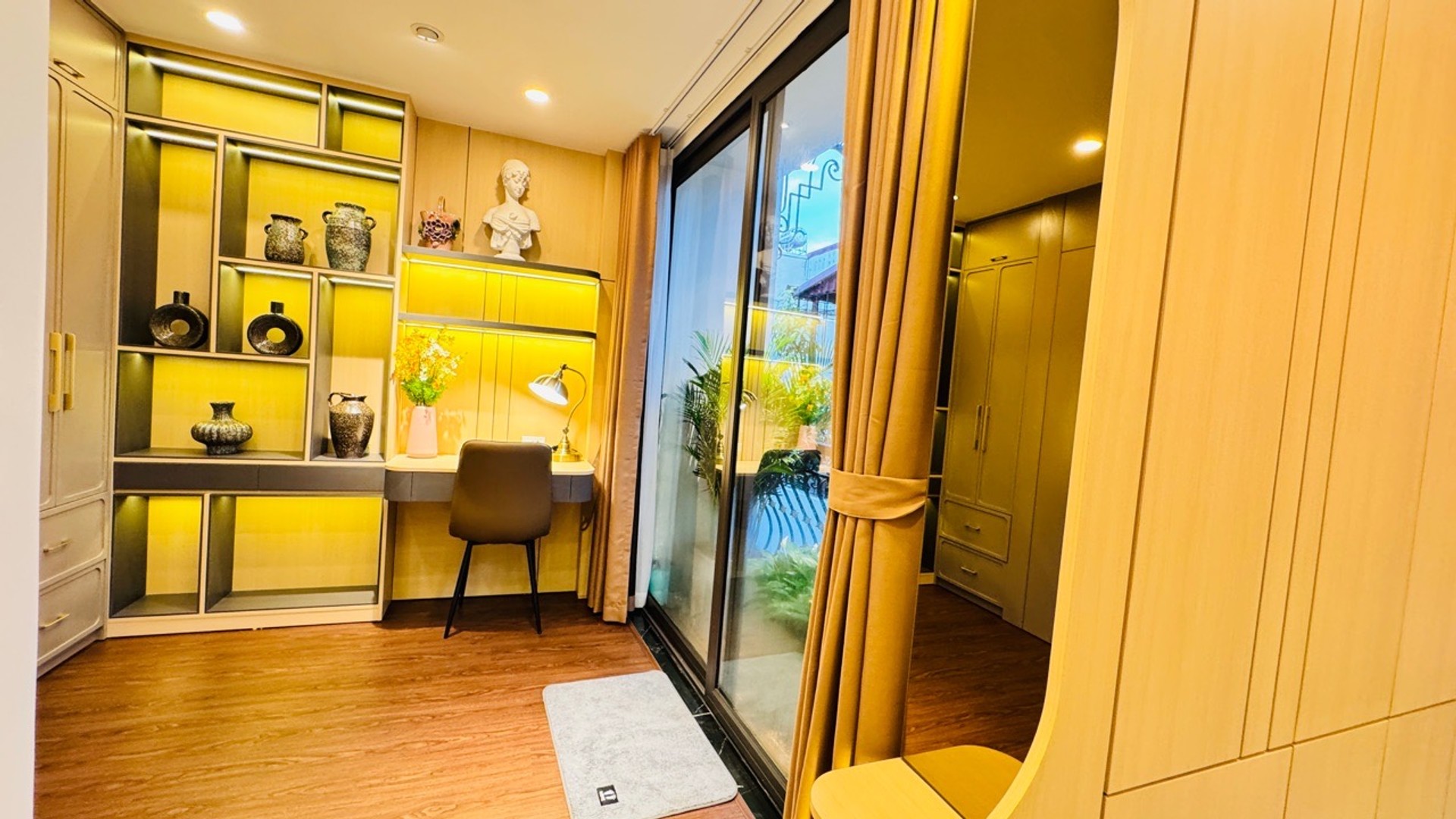 Bán nhà Cảm Hội - diện tích 62m2 5 tầng - Nhà đẹp hiếm có - giá 19,8 tỷ