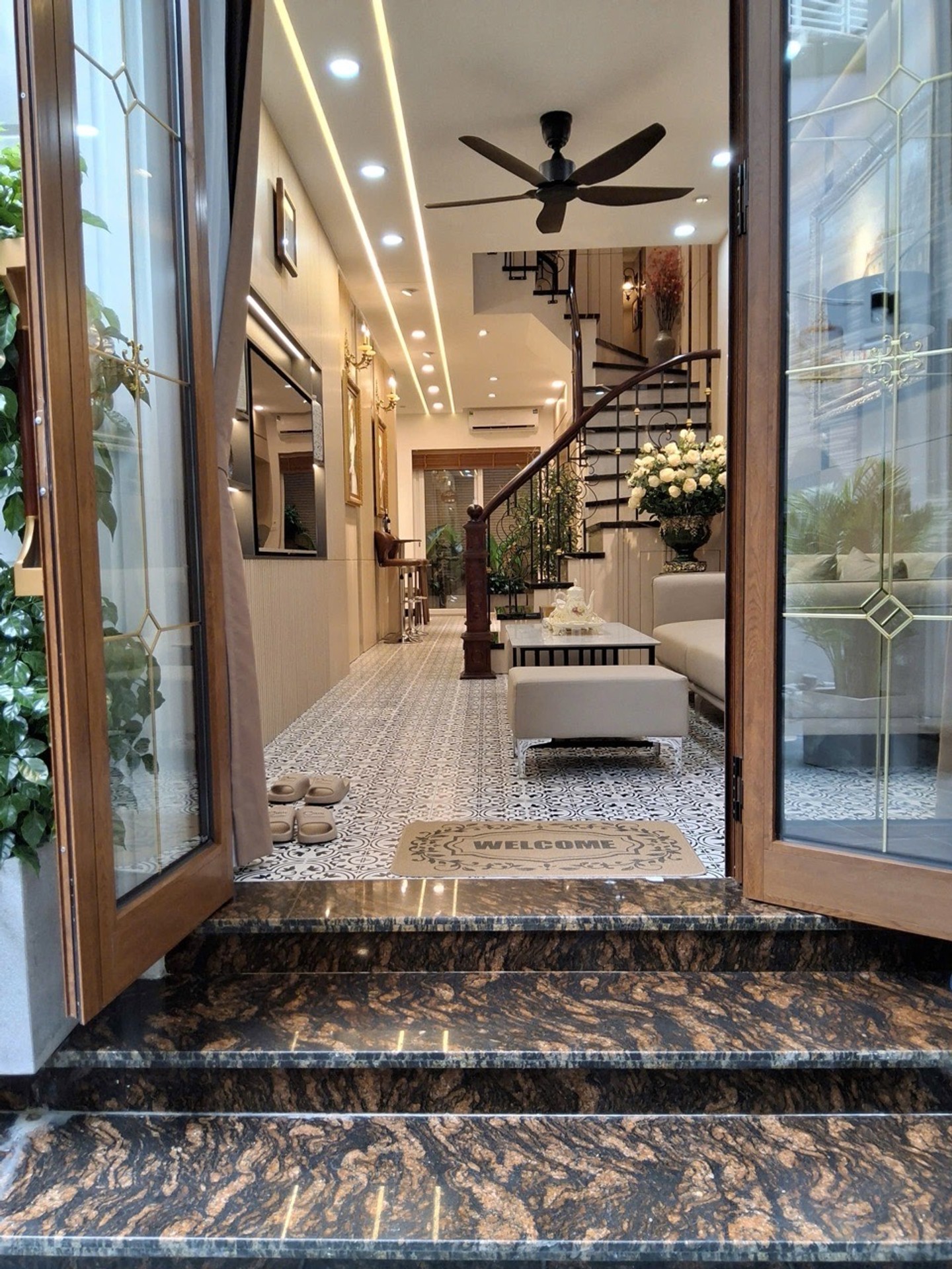 Bán nhà Cảm Hội - diện tích 62m2 5 tầng - Nhà đẹp hiếm có - giá 19,8 tỷ