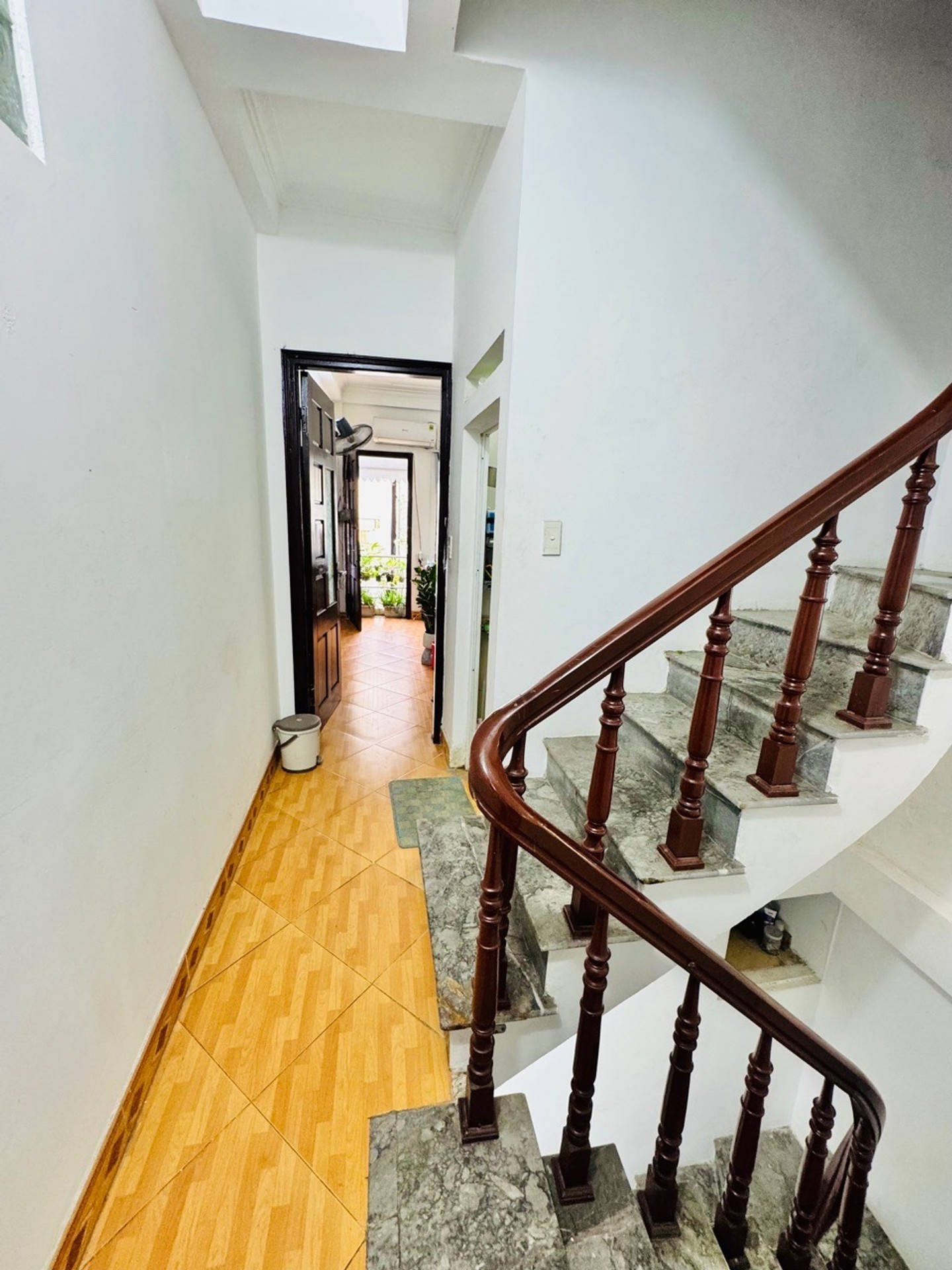 Bán nhà Tây Trà - diện tích 31m2 4 tầng - ô tô đỗ cửa - giá 9,2 tỷ
