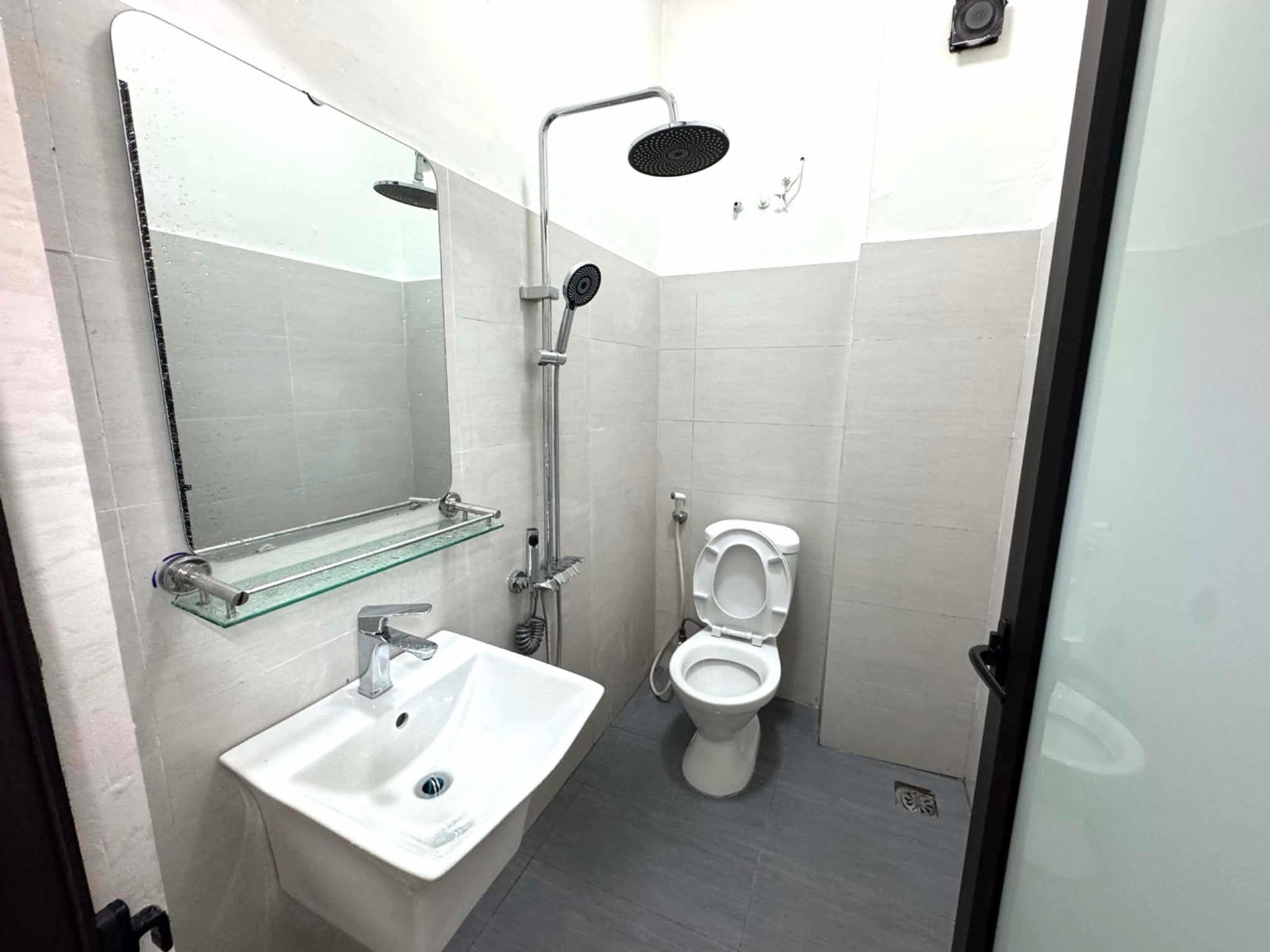 Bán nhà Khuất Duy Tiến - diện tích 19m2 6 tầng - ô tô đỗ cửa - giá 7,8 tỷ