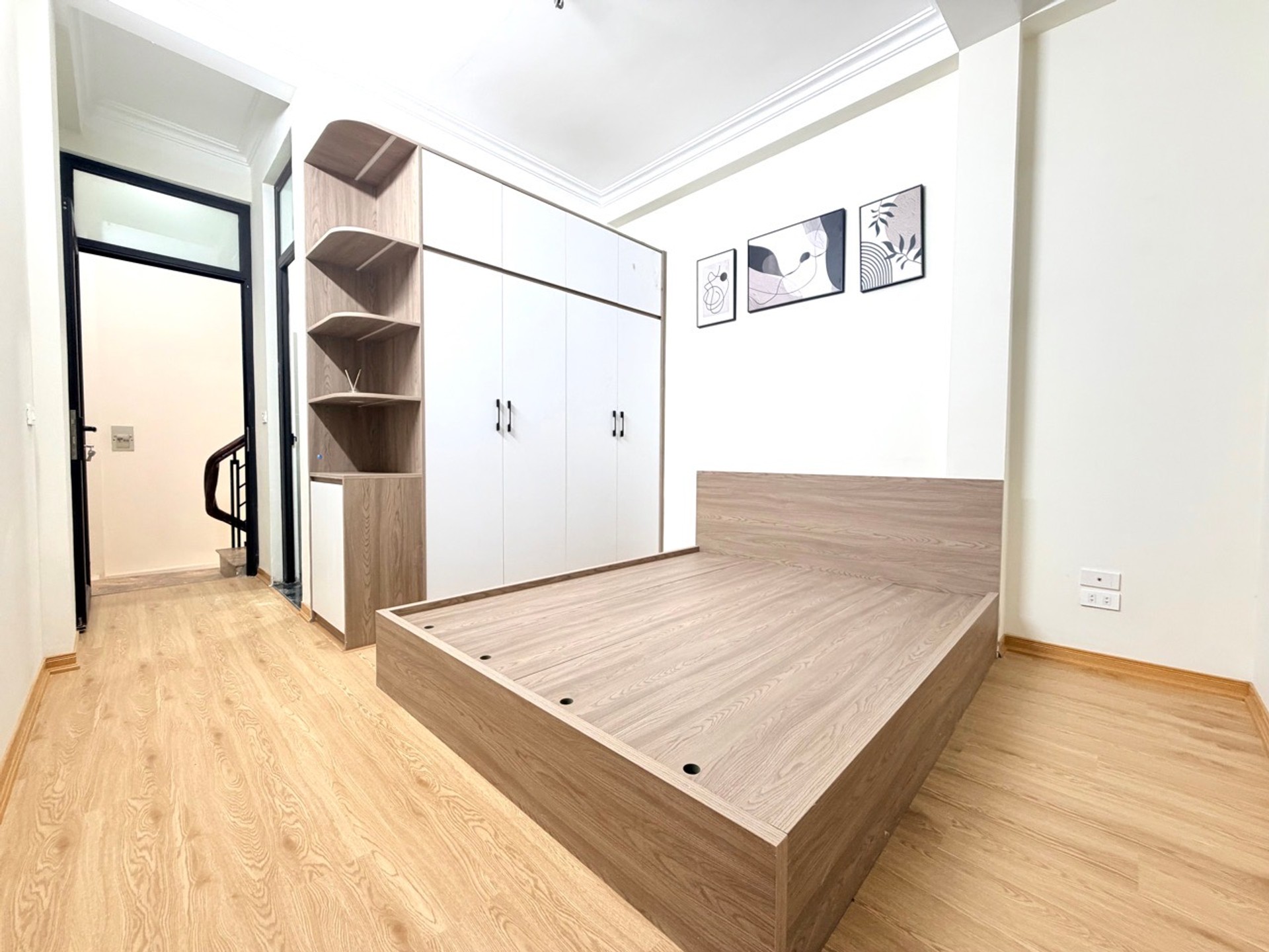 Bán nhà Khuất Duy Tiến - diện tích 19m2 6 tầng - ô tô đỗ cửa - giá 7,8 tỷ