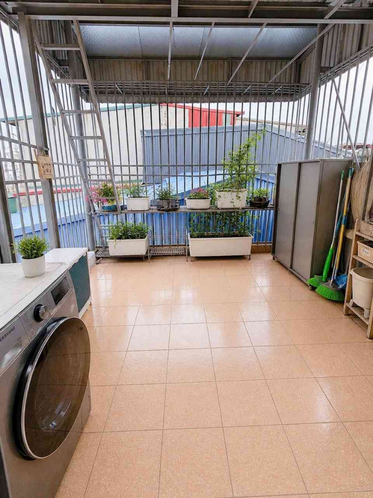 Bán nhà Phố 8/3 - diện tích 42m2 4 tầng - Lô góc mặt ngõ thông - giá 6,3 tỷ