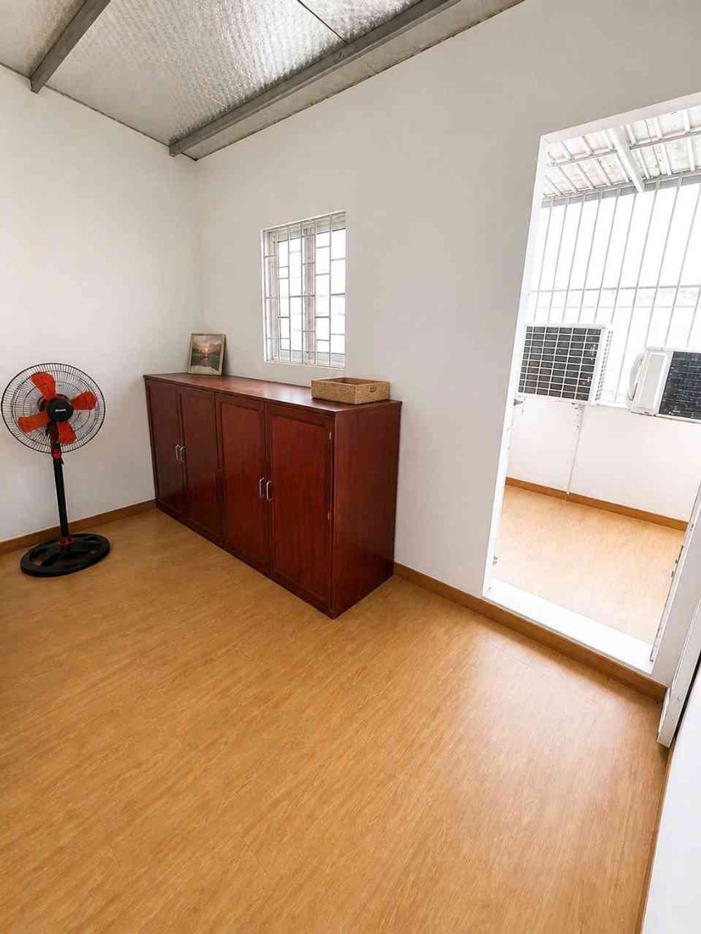 Bán nhà Phố 8/3 - diện tích 42m2 4 tầng - Lô góc mặt ngõ thông - giá 6,3 tỷ