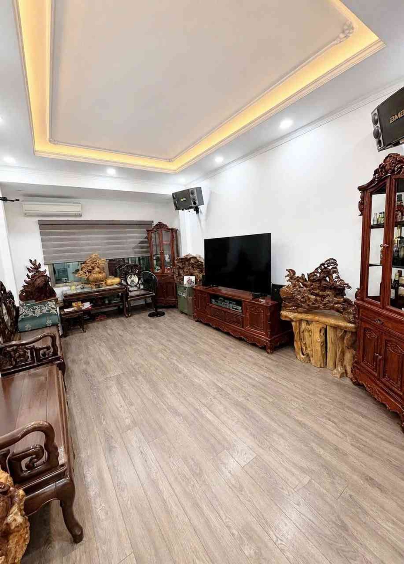 Bán nhà Phố 8/3 - diện tích 42m2 4 tầng - Lô góc mặt ngõ thông - giá 6,3 tỷ