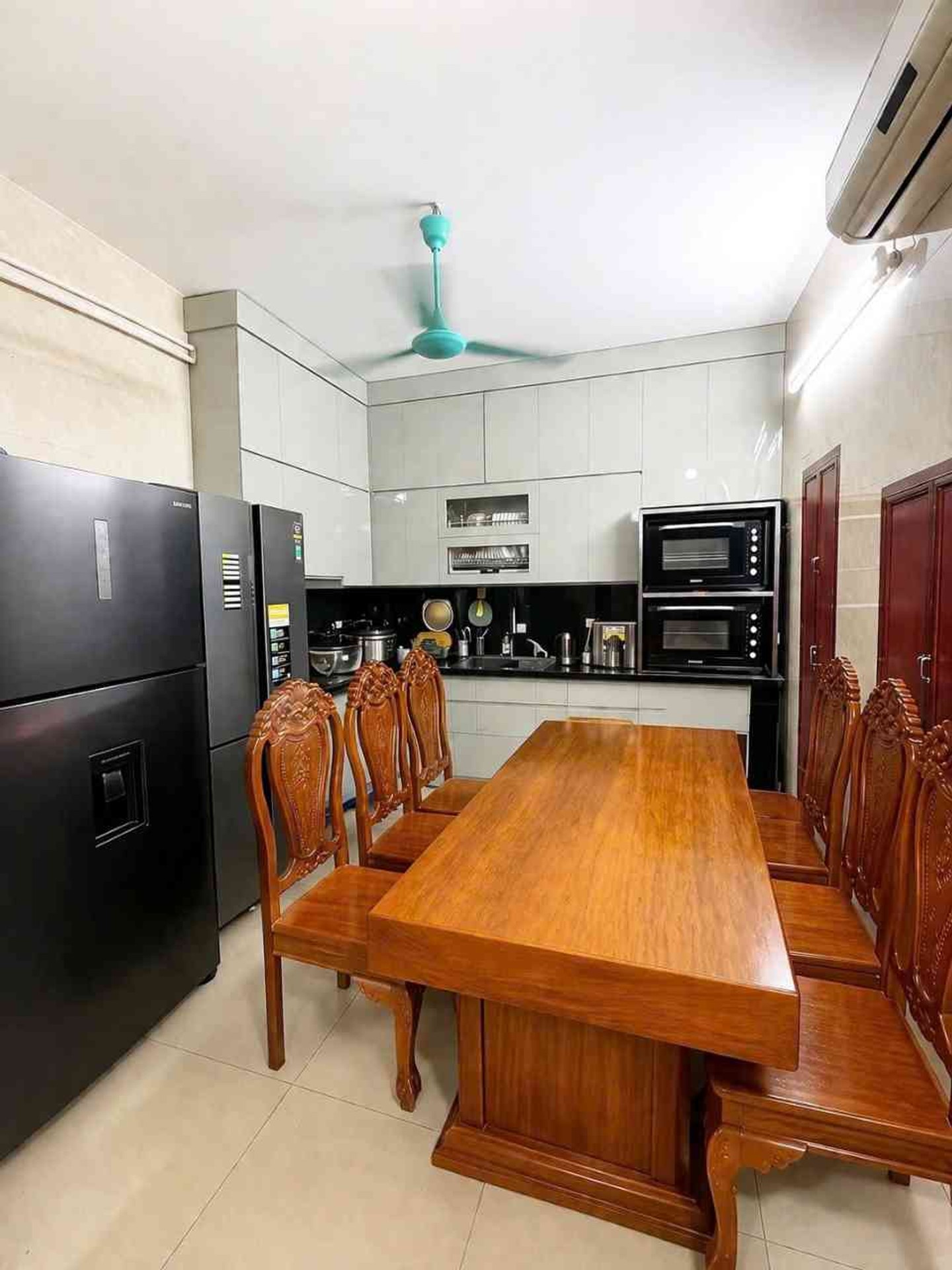 Bán nhà Phố 8/3 - diện tích 42m2 4 tầng - Lô góc mặt ngõ thông - giá 6,3 tỷ
