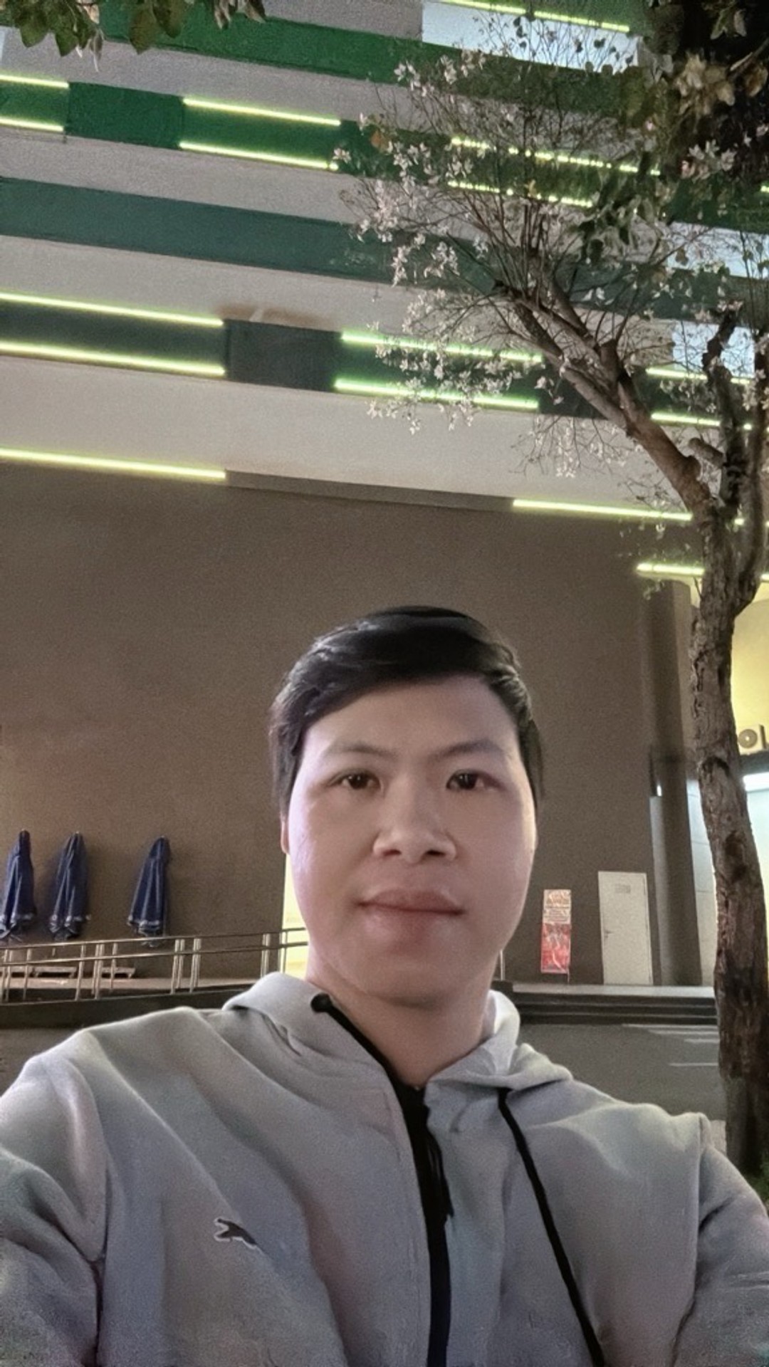 Bán nhà Trần Duy Hưng - diện tích 73m2 1 tầng - Căn hộ 2PN view hồ - giá 10,2 tỷ