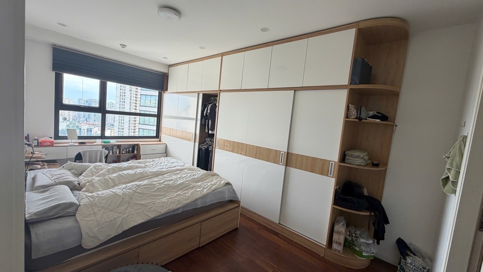 Bán nhà Trần Duy Hưng - diện tích 73m2 1 tầng - Căn hộ 2PN view hồ - giá 10,2 tỷ