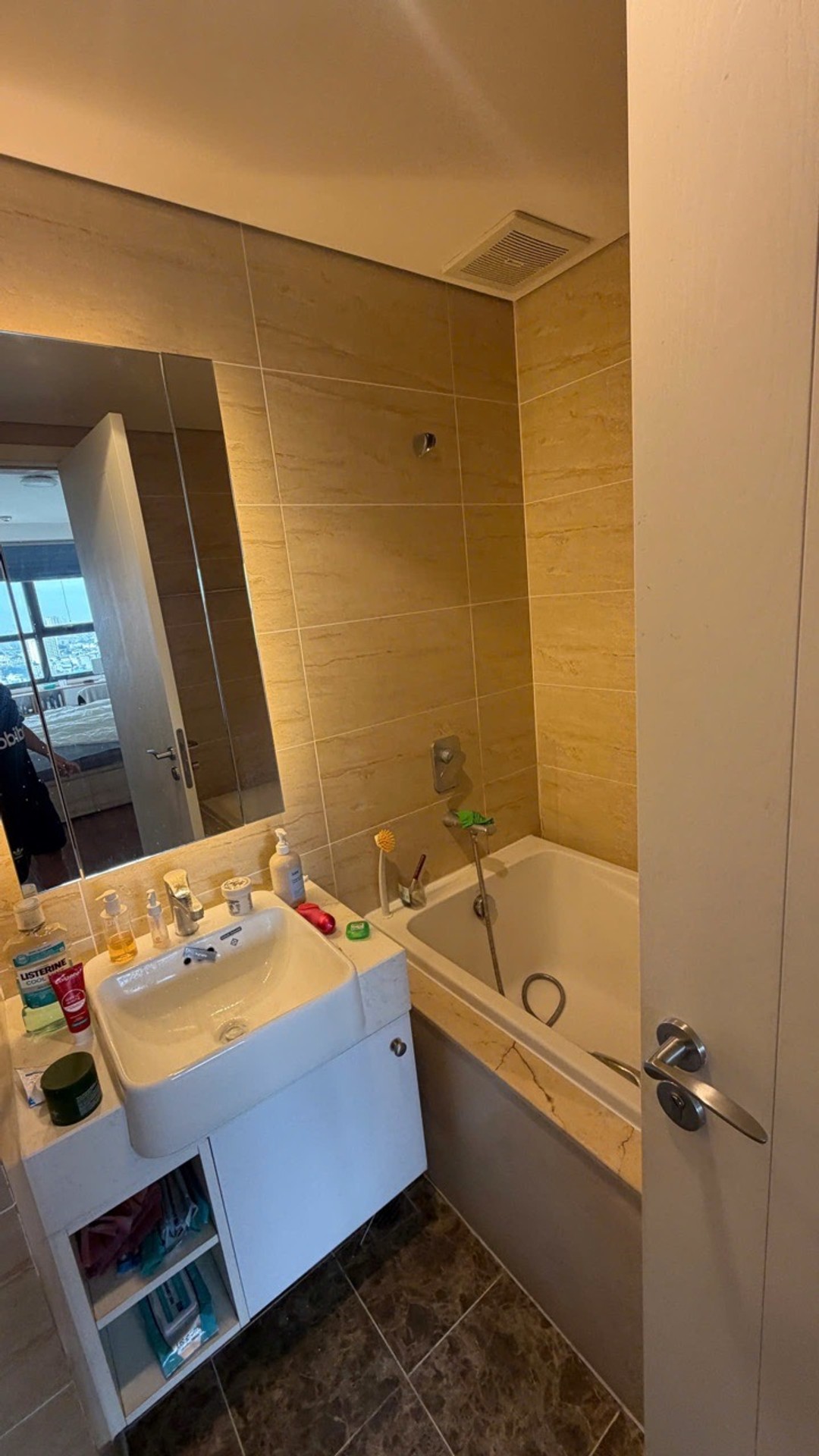 Bán nhà Trần Duy Hưng - diện tích 73m2 1 tầng - Căn hộ 2PN view hồ - giá 10,2 tỷ
