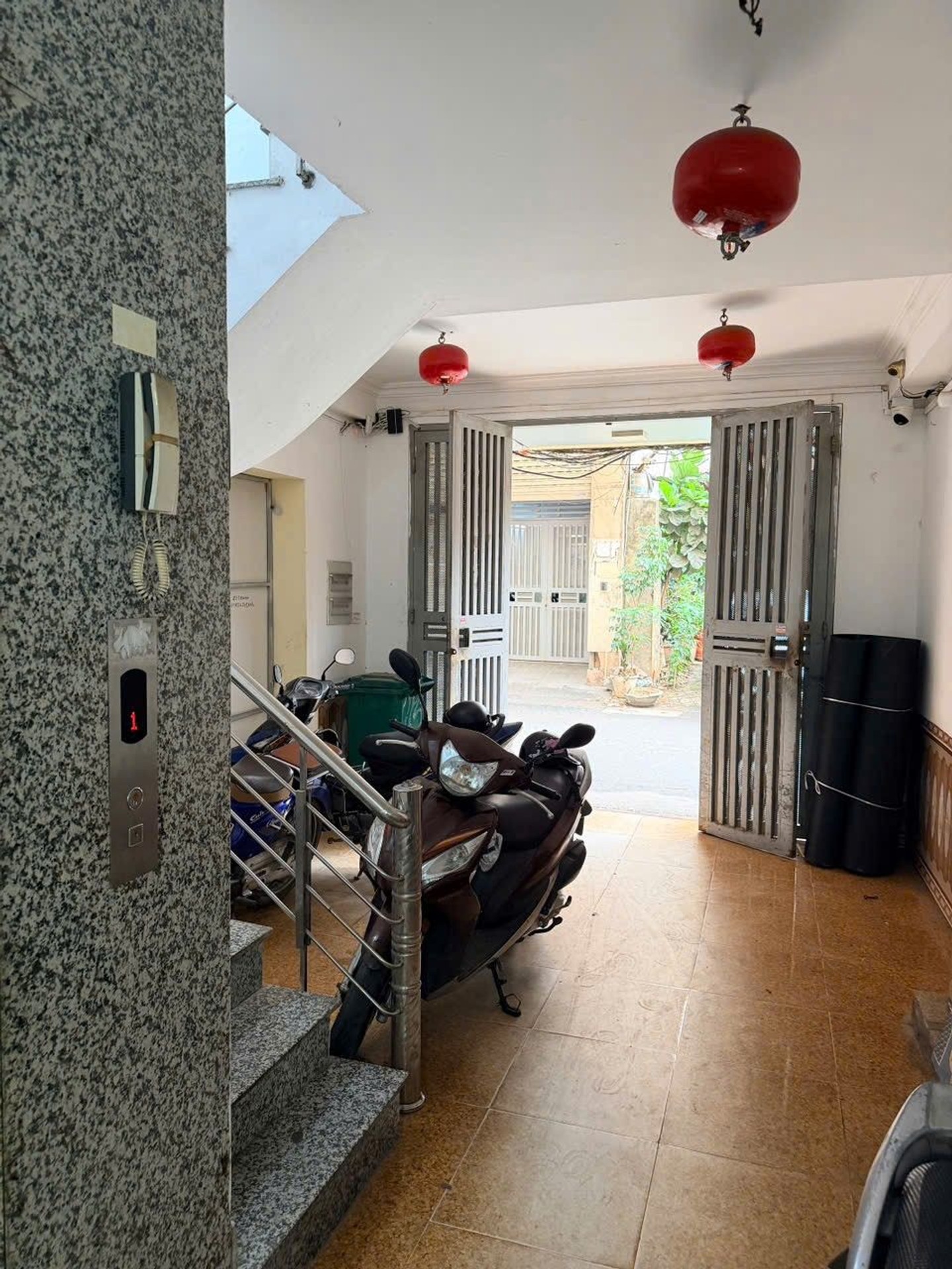 Bán nhà Khương Hạ - diện tích 81m2 7 tầng - ô tô tránh - giá 37,5 tỷ