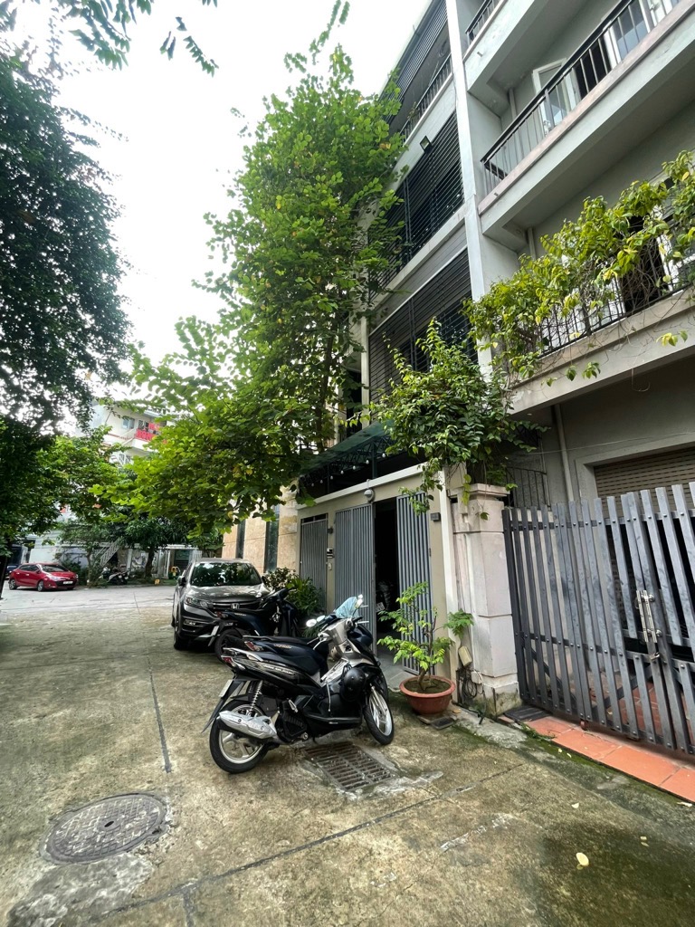 Bán nhà Lĩnh Nam - diện tích 90m2 5 tầng - ô tô tránh - giá 33,9 tỷ