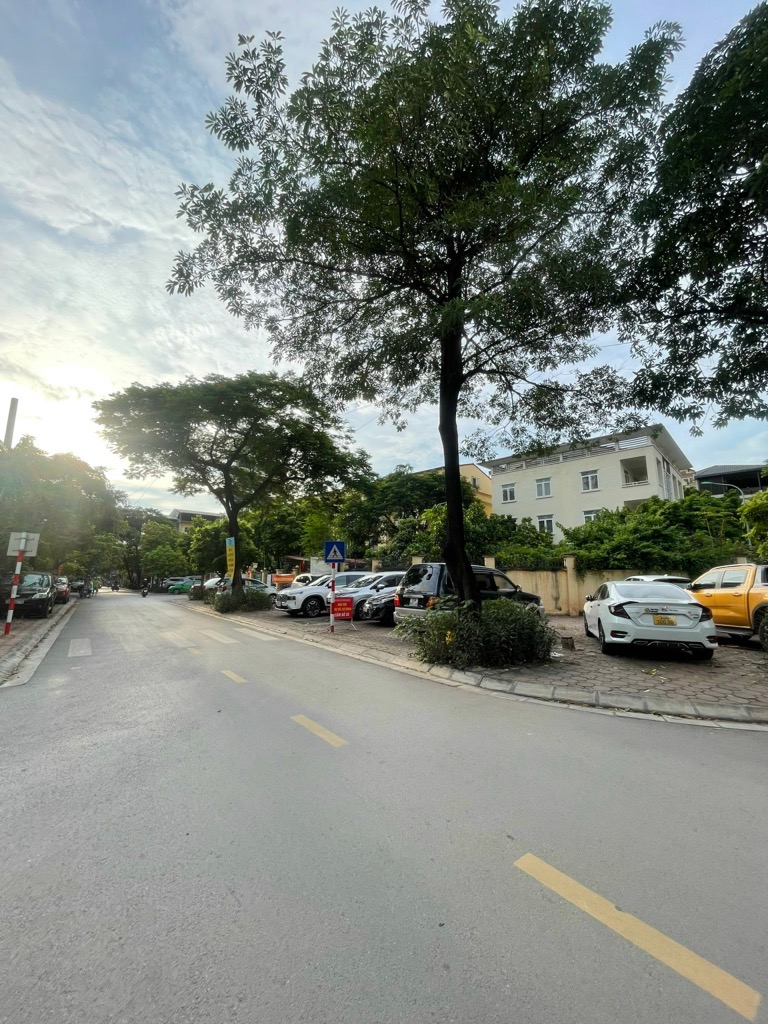 Bán nhà Lĩnh Nam - diện tích 90m2 5 tầng - ô tô tránh - giá 33,9 tỷ