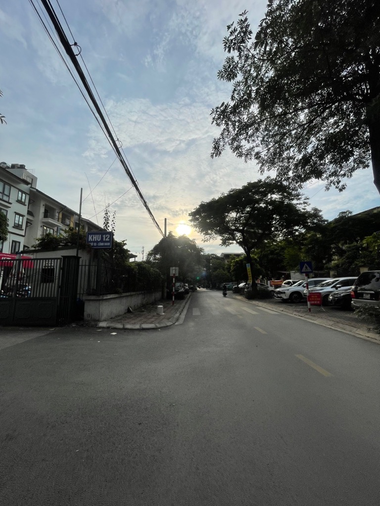 Bán nhà Lĩnh Nam - diện tích 90m2 5 tầng - ô tô tránh - giá 33,9 tỷ