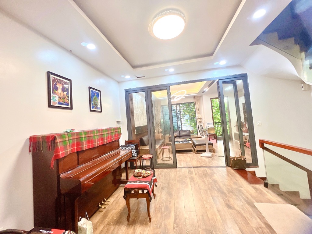 Bán nhà Lĩnh Nam - diện tích 90m2 5 tầng - ô tô tránh - giá 33,9 tỷ