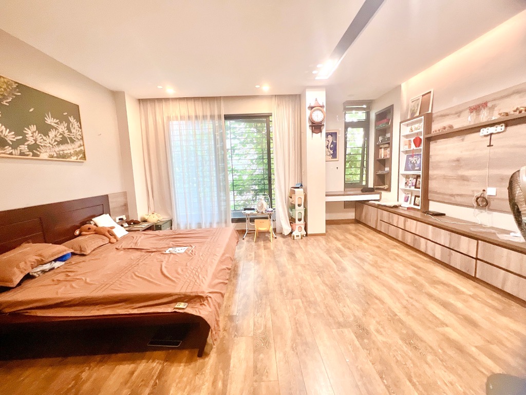 Bán nhà Lĩnh Nam - diện tích 90m2 5 tầng - ô tô tránh - giá 33,9 tỷ