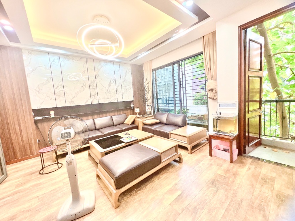 Bán nhà Lĩnh Nam - diện tích 90m2 5 tầng - ô tô tránh - giá 33,9 tỷ