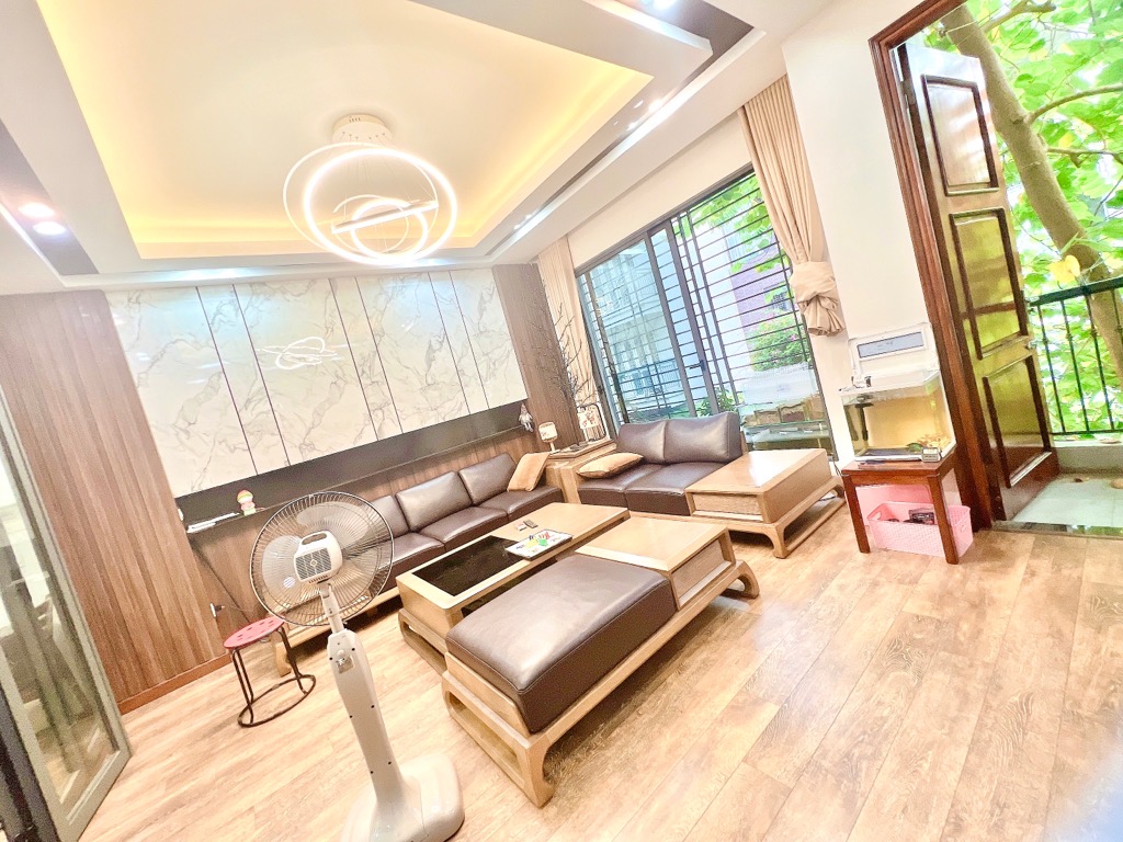 Bán nhà Lĩnh Nam - diện tích 90m2 5 tầng - ô tô tránh - giá 33,9 tỷ