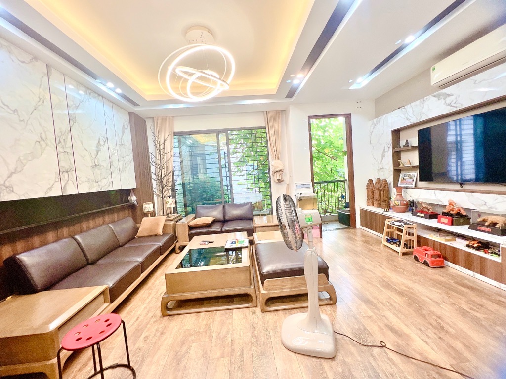 Bán nhà Lĩnh Nam - diện tích 90m2 5 tầng - ô tô tránh - giá 33,9 tỷ