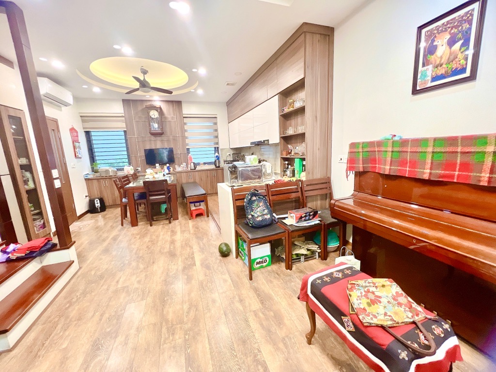 Bán nhà Lĩnh Nam - diện tích 90m2 5 tầng - ô tô tránh - giá 33,9 tỷ